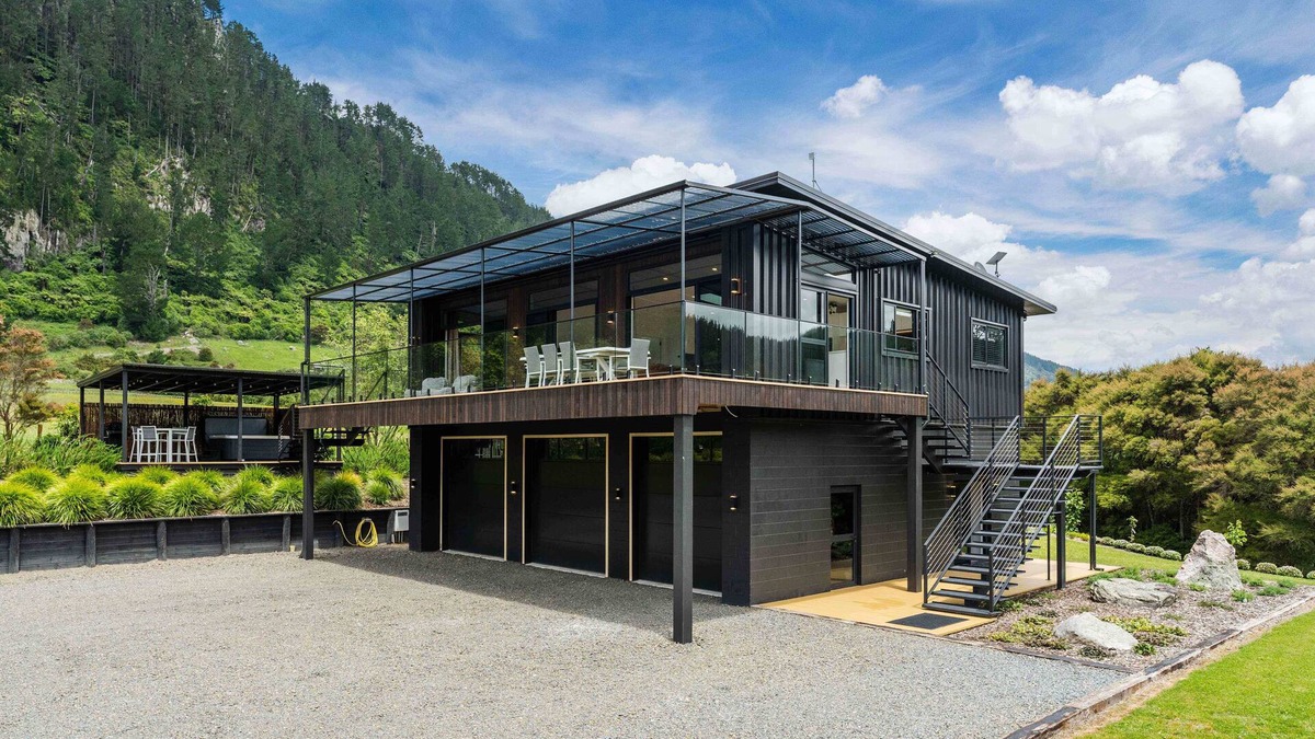 North Island House | Lakeview Oasis - Lake Whakamaru Retreat