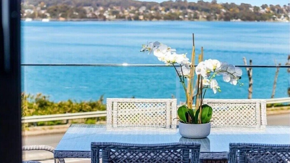 Speers Point House | Lakeview Oasis on The Esplanade
