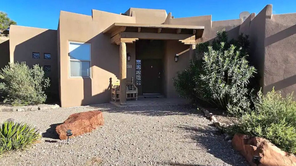 Truth or Consequences House | Lakeview Oasis; Your Home away from Homenn