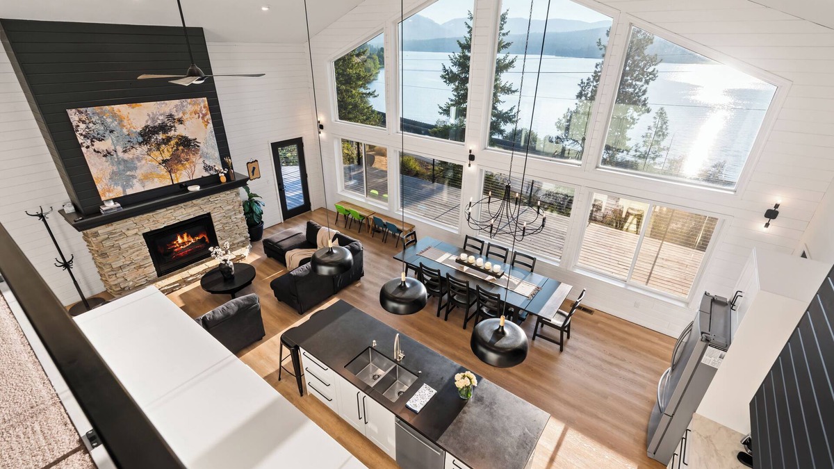Bonner County House | Lakeview Retreat – Spacious 6,000 Sq Ft Home on 21 Acres