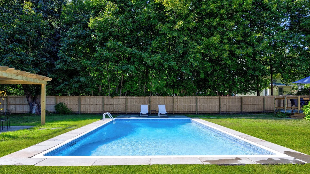 Lakeville House | Lakeville Lodge with Private Pool – Walkable to Lake, Restaurants, & Salisbury!