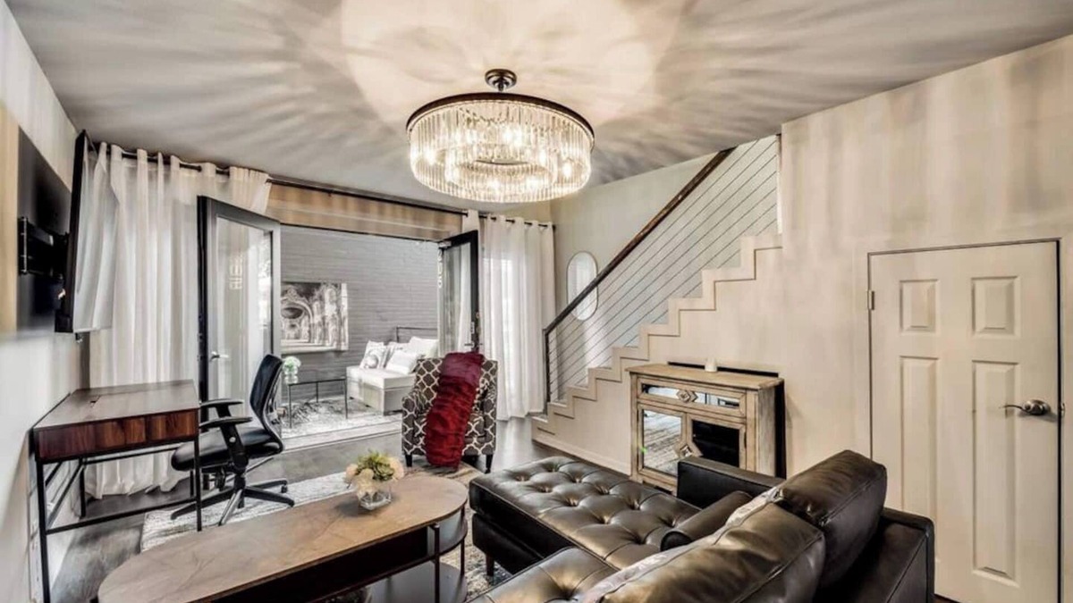 Old East Dallas Condo | Lakewood loft with serene pool views, luxury interiors, and prime Dallas location.