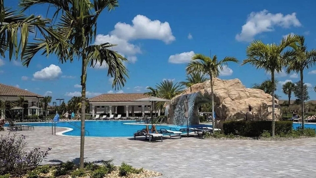 Lakewood Ranch Condo | Lakewood National Golf Club Penthouse Condo with Luxury Amenities - Pet Welcome