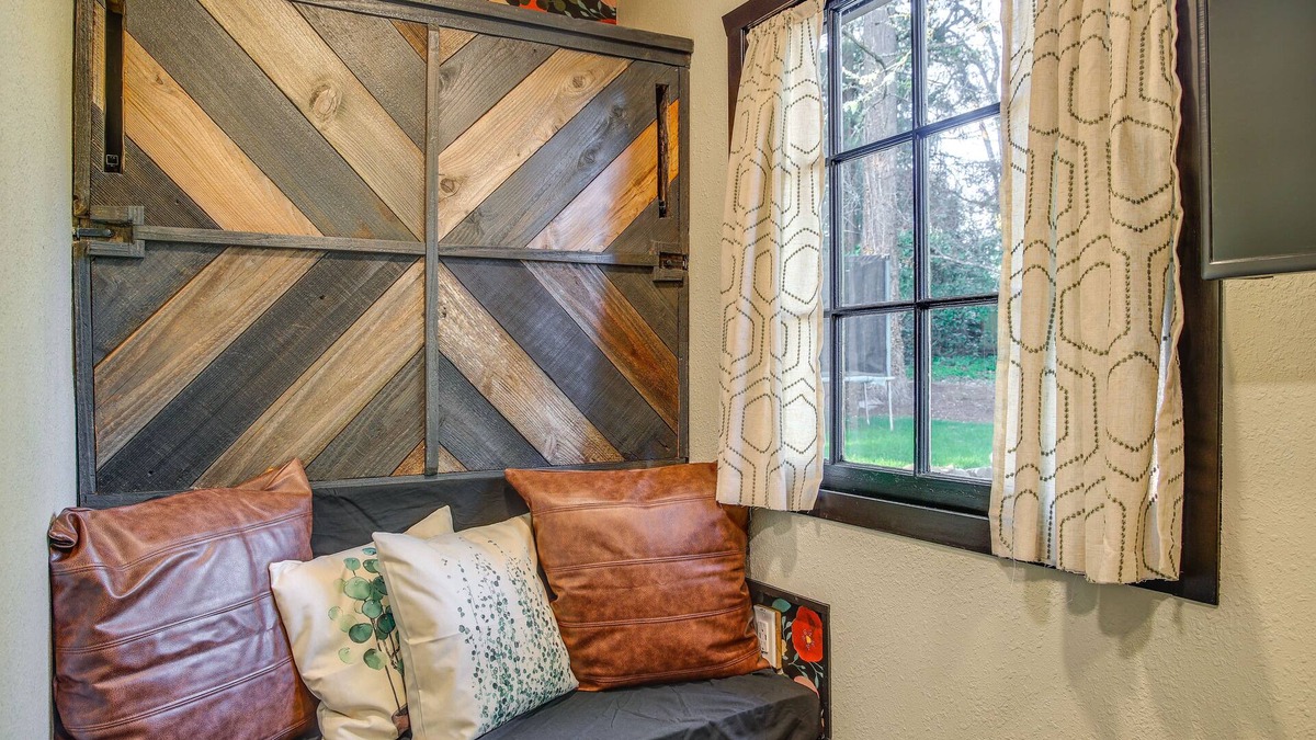 Tillicum Apartment | Lakewood Vacation Rental - Walk to American Lake!