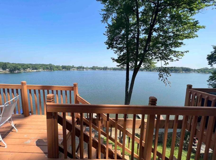 Middlebury House | Lakin' It Easy