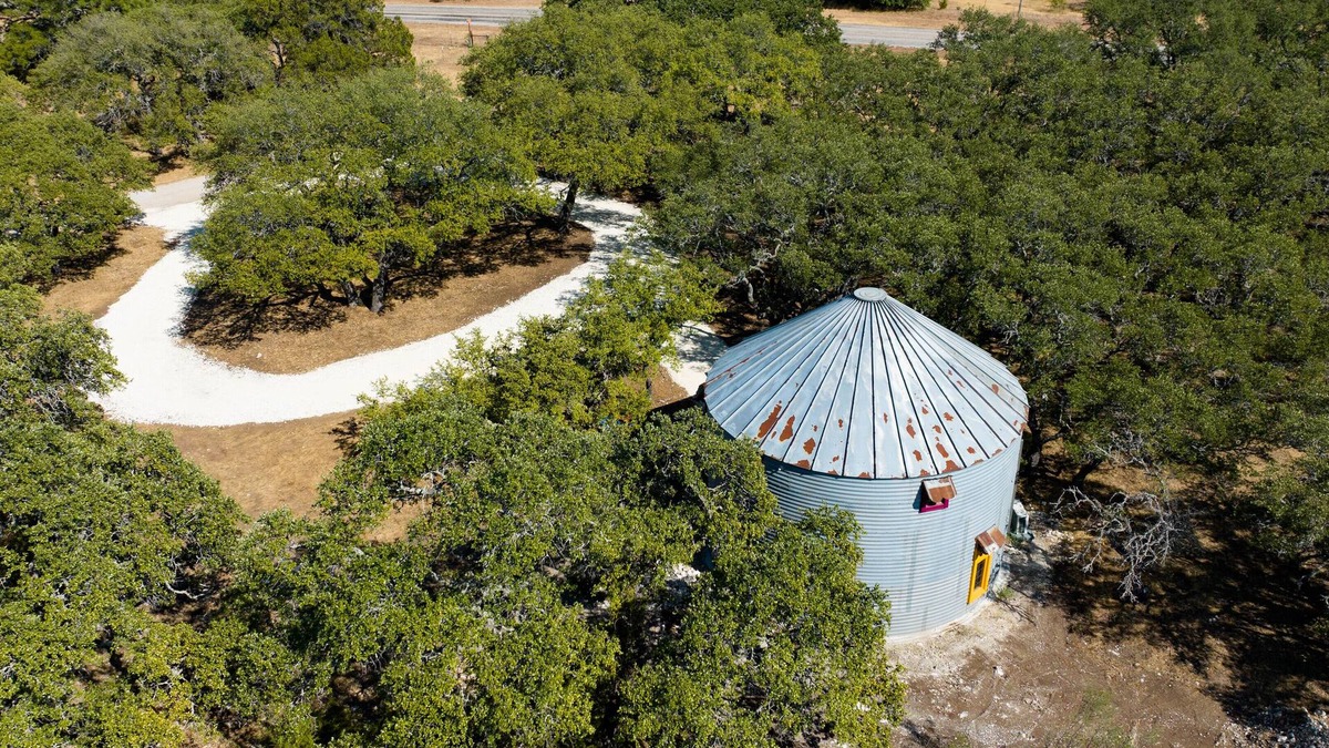 Lampasas Cabin | Lampasas' only grain silo cabin. Close to 3 State Parks and Spider Mountain