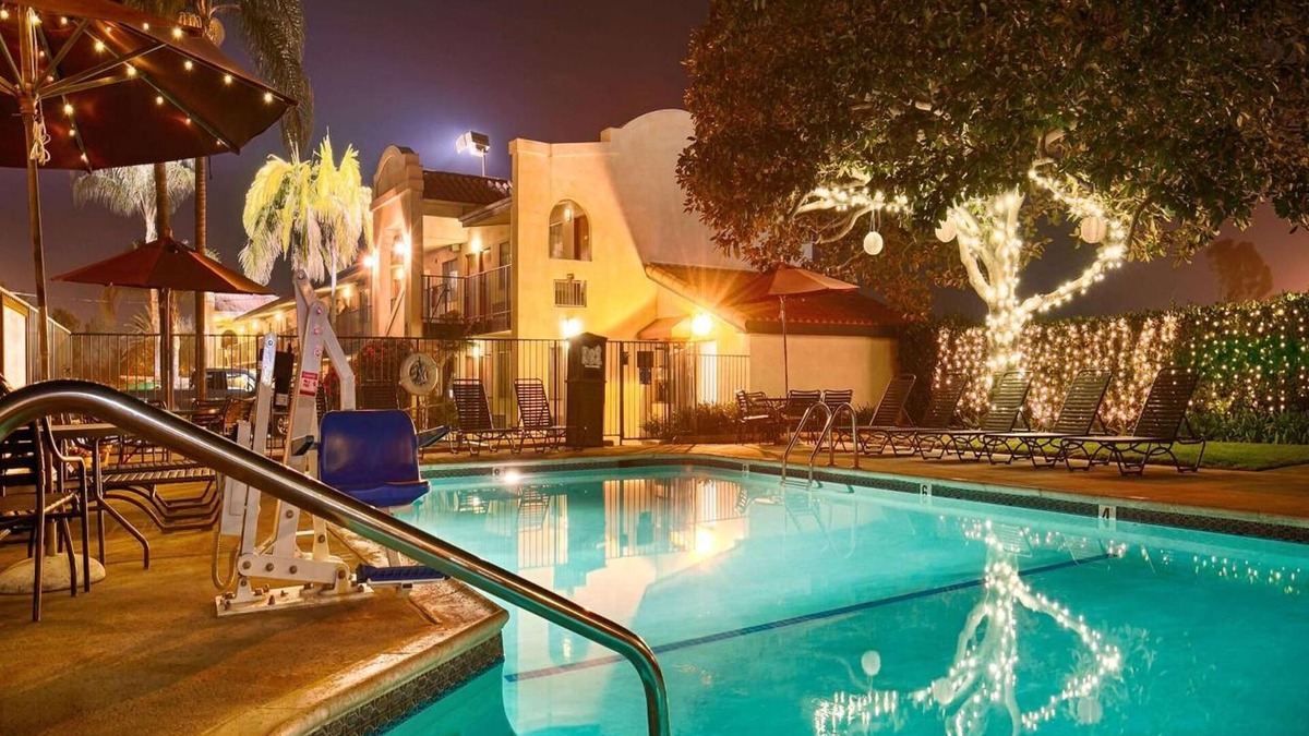 Rolando Village Hotel | Lamplighter Inn & Suites at SDSU