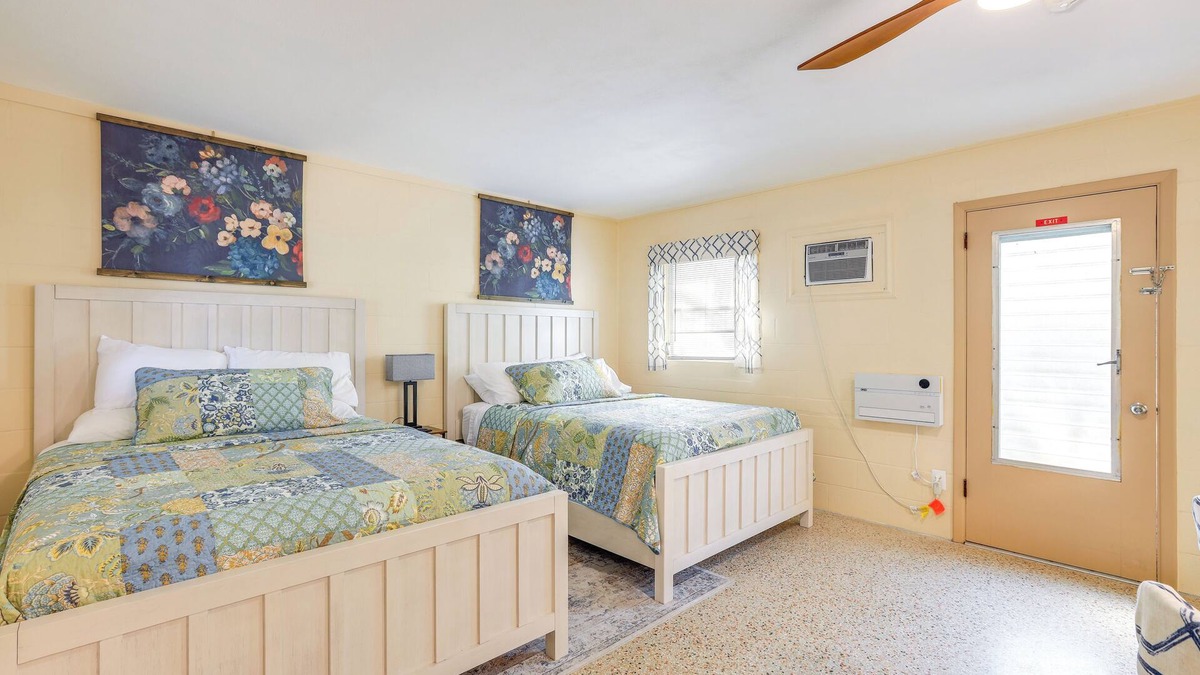 Chiefland Apartment | Lanai & Fire Pit: Riverfront Studio in Chiefland!