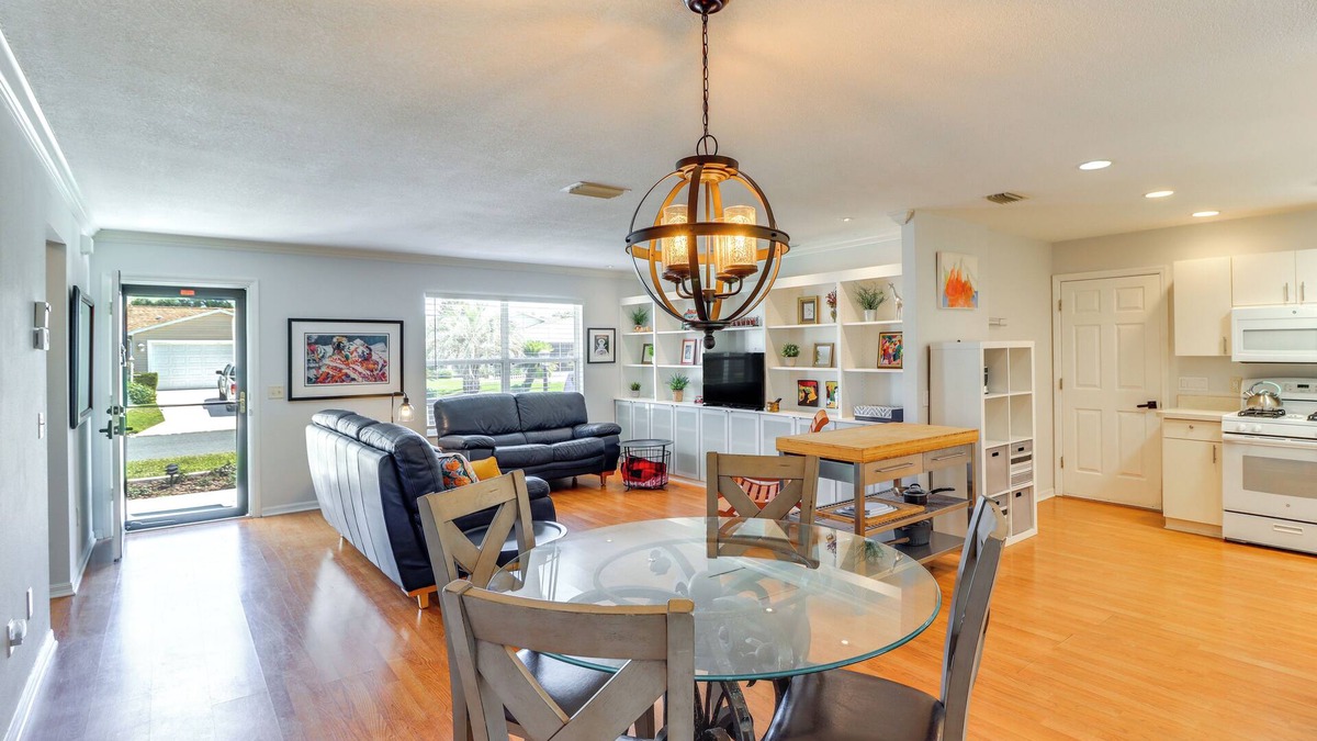 Sanibel House | Lanai & Gas Grill: Bright Home in The Villages!