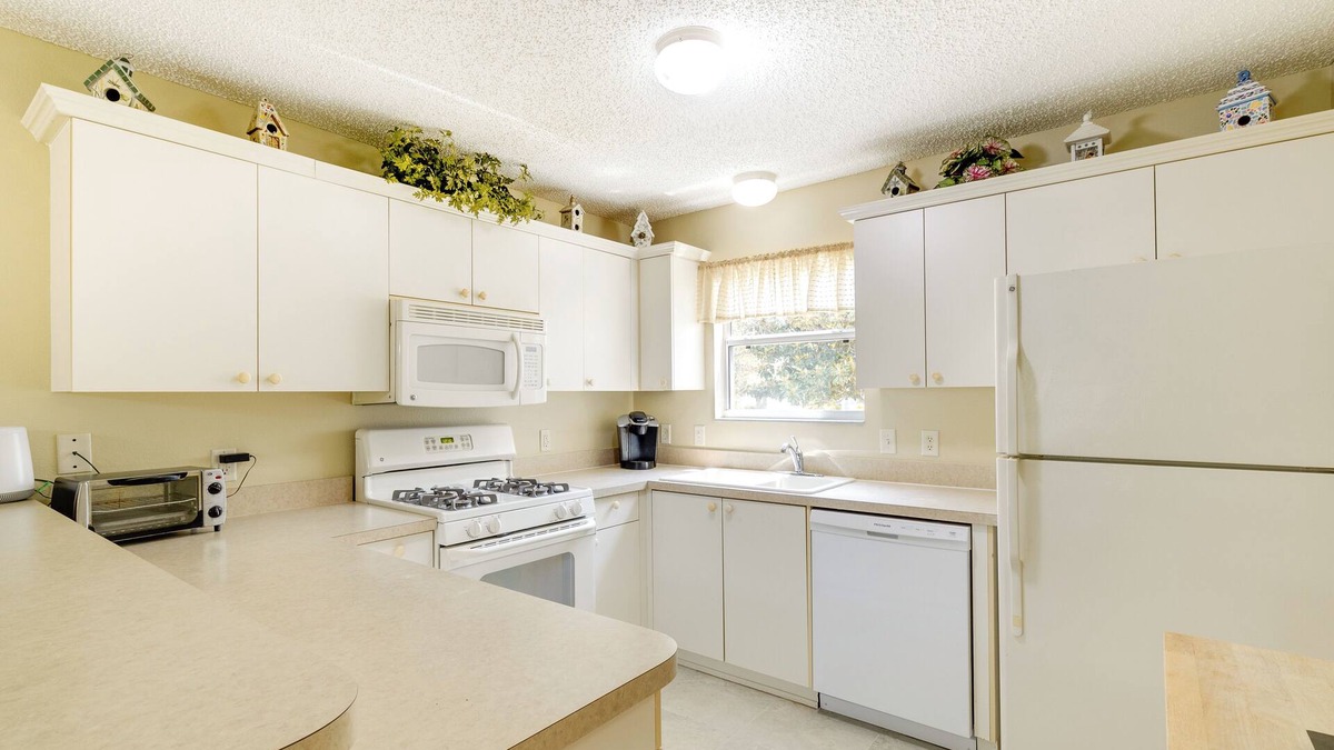 Lynnhaven Cottage | Lanai & Golf Cart: The Villages Vacation Rental!