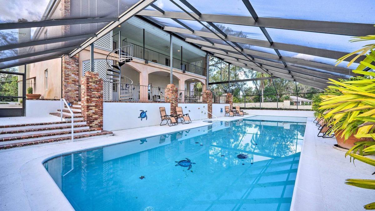 Winter Haven Villa | Lanai & Pool: Elegant Villa in Winter Haven!