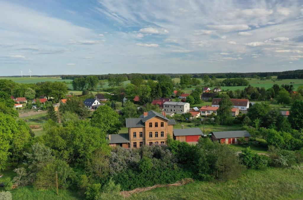 Schwarz Apartment | Landbahnhof Buschhof 1 Stock