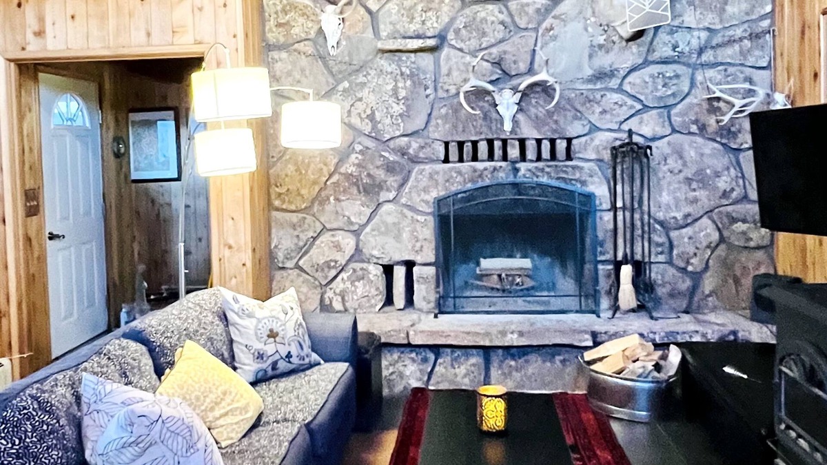 Lander House | Lander Retreat - Gather overlooking downtown and the Wind River Mountains