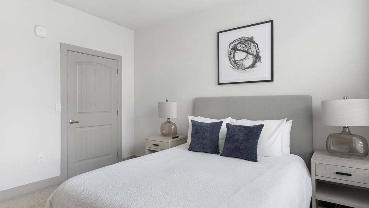 Shadow Glen Apartment | Landing | Amazing 2BD, Clubhouse, Pool