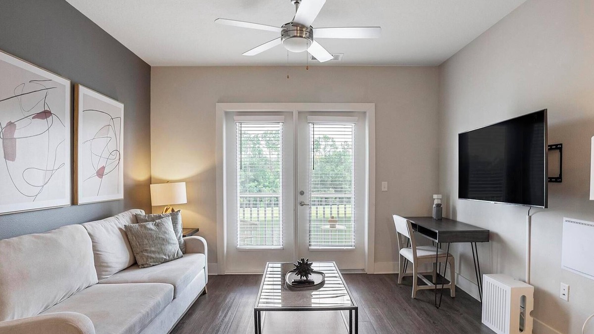 Woodburn Apartment | Landing | Amazing 2BD, Pool, Gym