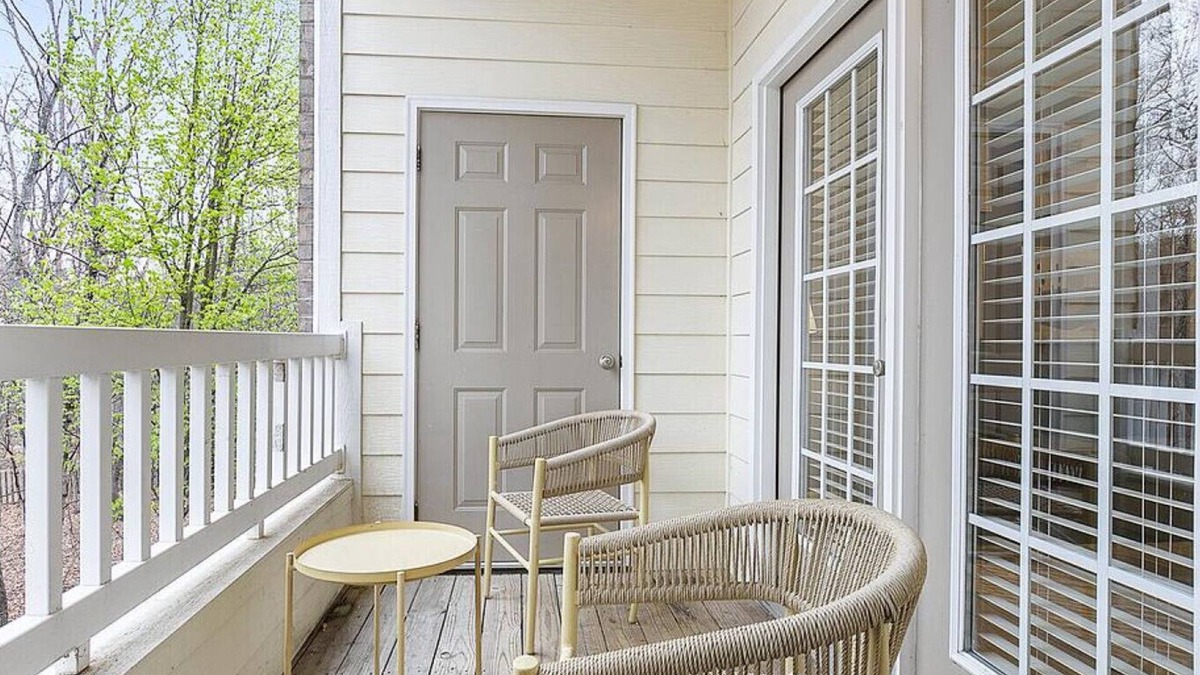 Greensboro Apartment | Landing at Hawthorne at Horse Pen Creek - 2 Bedrooms in Downtown Greensboro