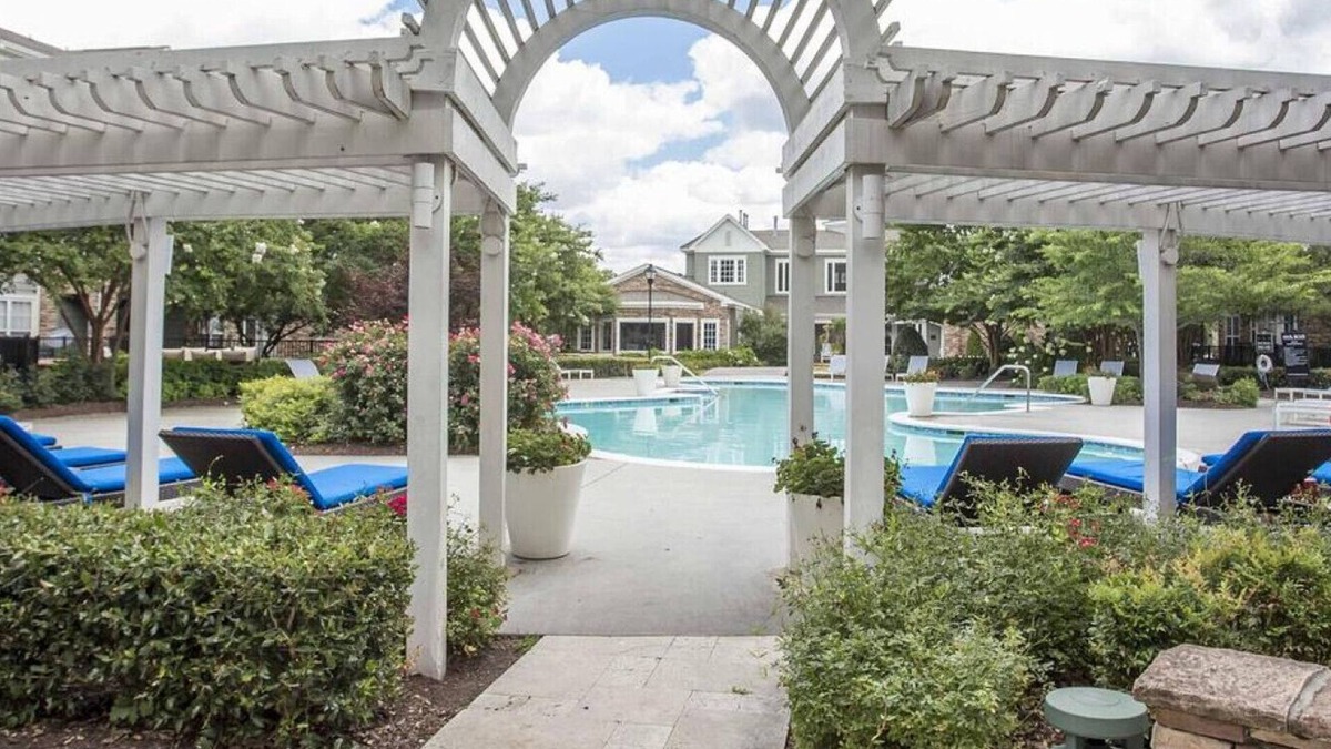 Greenbrier East Apartment | Landing at Hideaway at Greenbrier Luxury Apartment Homes - 1 Bedroom in Greenbrier East