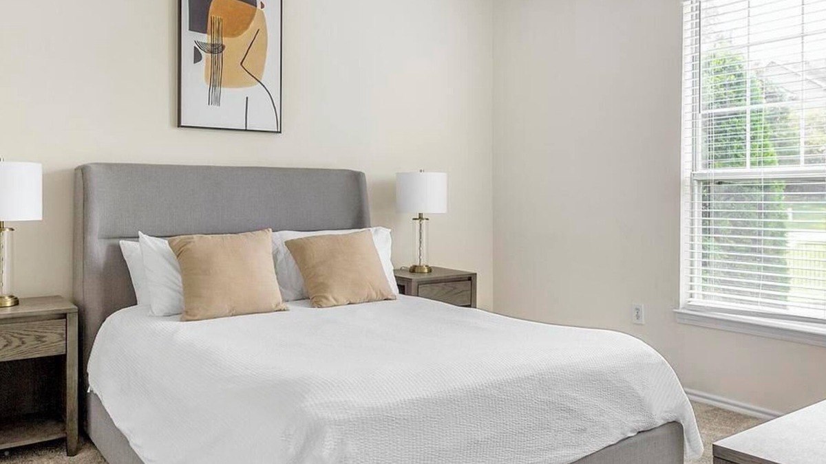 West Chester Apartment | Landing at Jefferson at Westtown - 2 Bedrooms in West Goshen