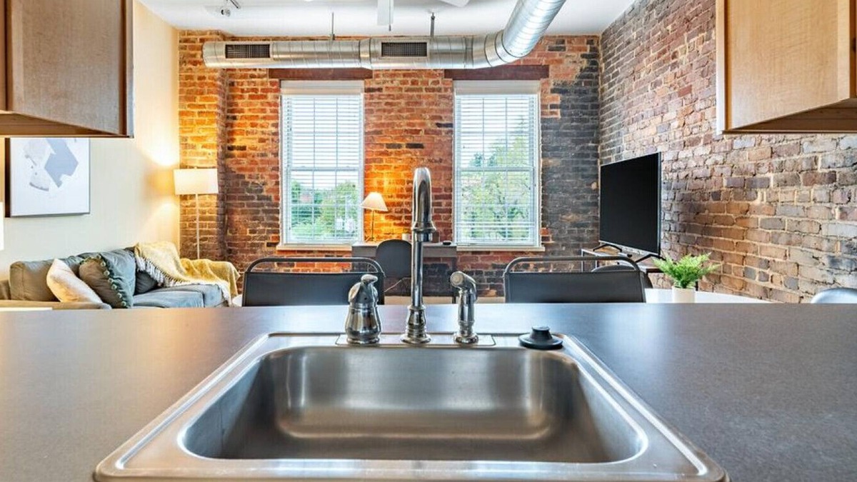 Petersburg Apartment | Landing at Mayton Transfer Lofts - 1 Bedroom in Downtown Petersburg