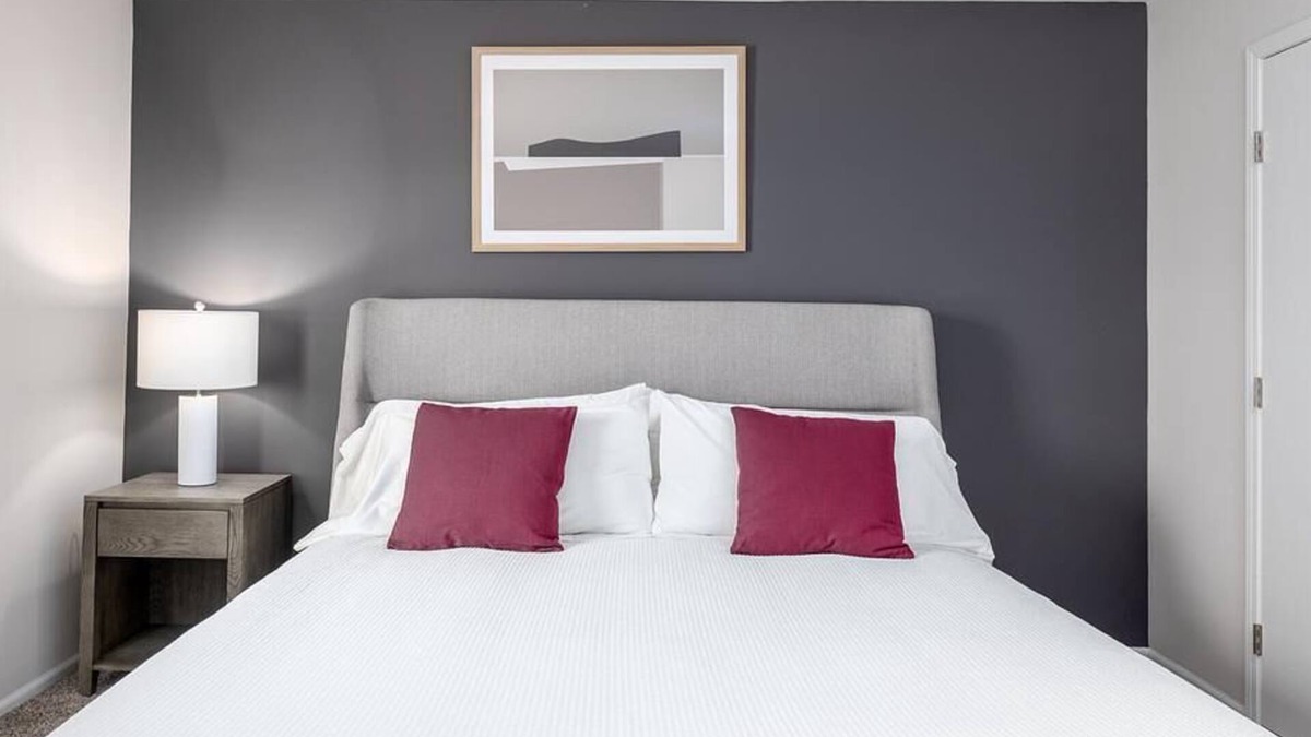 Lewis Center Apartment | Landing at Oak Creek at Polaris - 1 Bedroom in Downtown Columbus