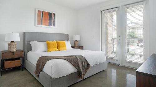 Austin Apartment | Landing at The Artesian at Bee Cave - Lakeway