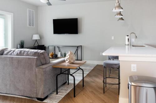 Fort Myers Apartment | Landing at The Hendry - Fort Myers