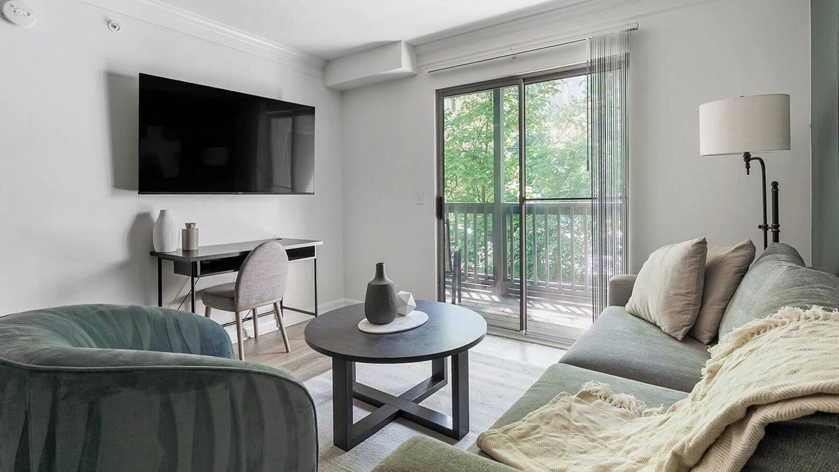 Green Hills Apartment | Landing at The Metropolitan - 1 Bedroom in Nash.
