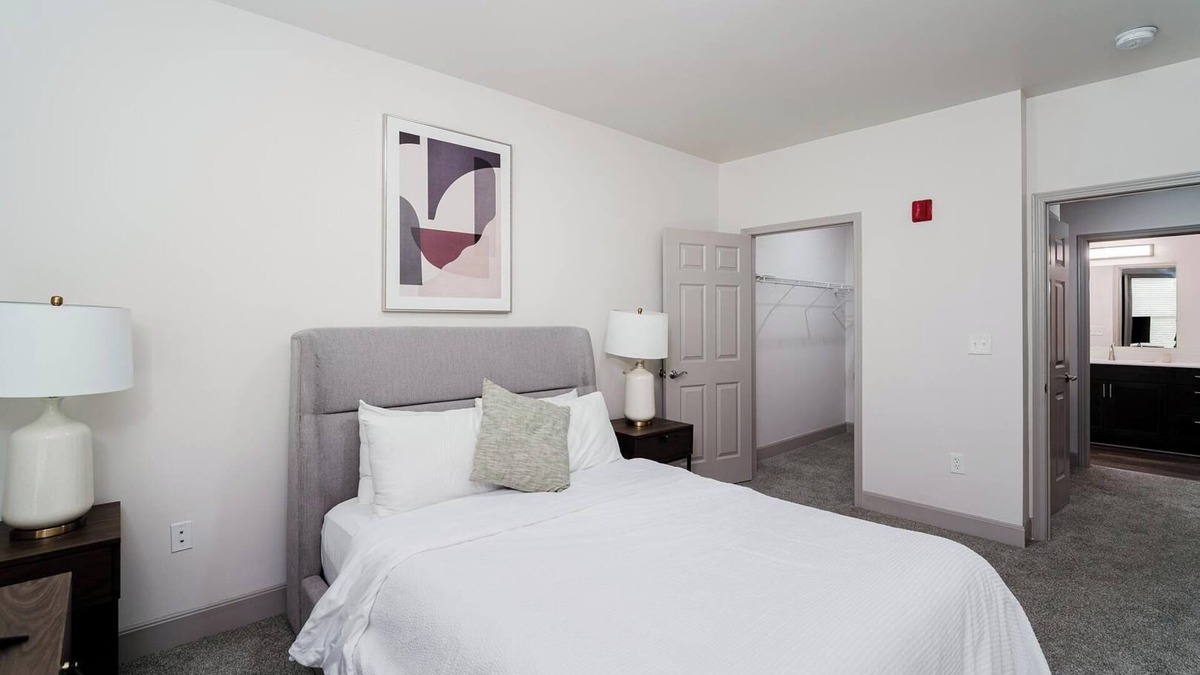Corryville Apartment | Landing | Beautiful 2BD, Clubhouse, Pool