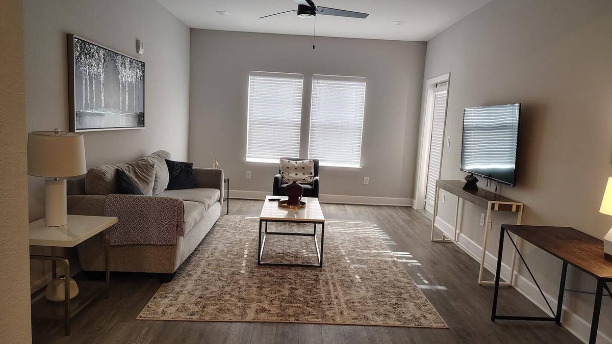 Newberry Apartment | Landing | Beautiful 2BD, Pool, Gym