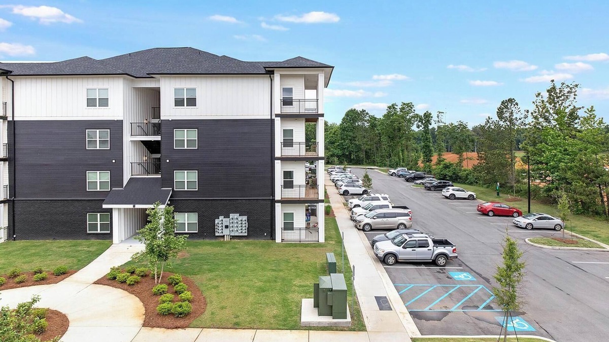 Athens Apartment | Landing | Beautiful 3BD, Gym, Yoga Studio