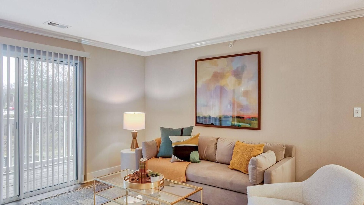 Eureka Apartment | Landing | Chic 2BD, Pool, Gym