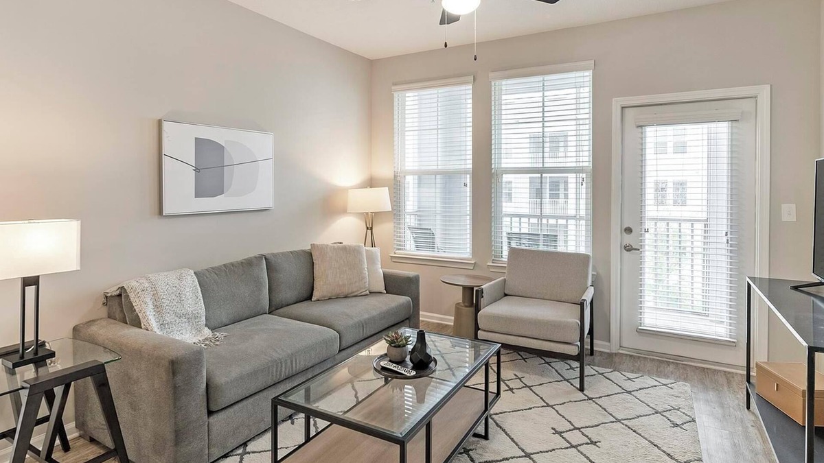 Land O' Lakes Apartment | Landing | Chic 2BD, Pool, Gym