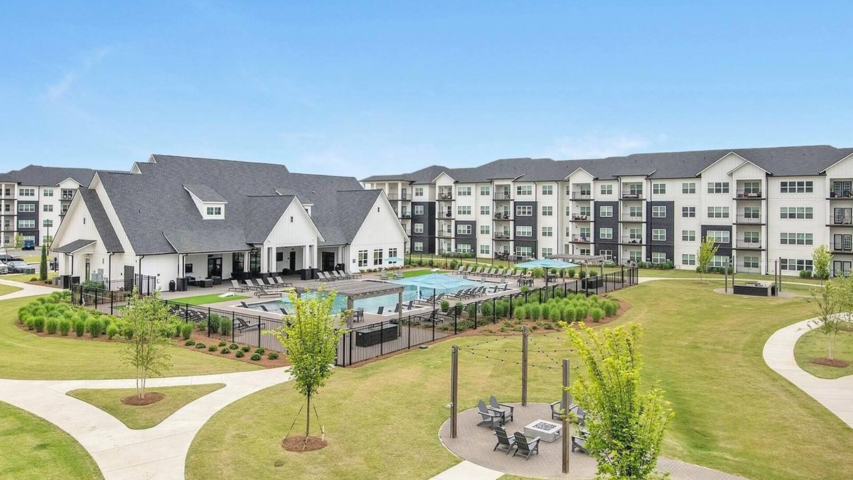 Athens Apartment | Landing | Incredible 1BD, Gym, Pool