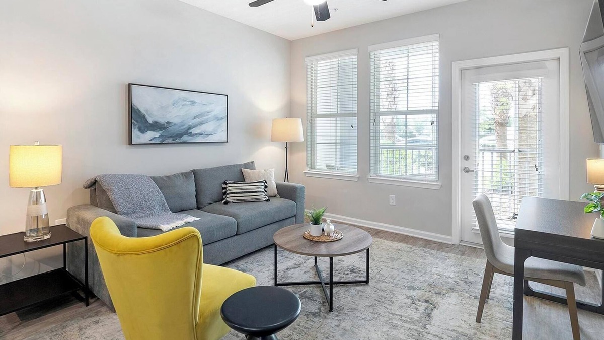 Land O' Lakes Apartment | Landing | Modern 1BD, Clubhouse, Gym