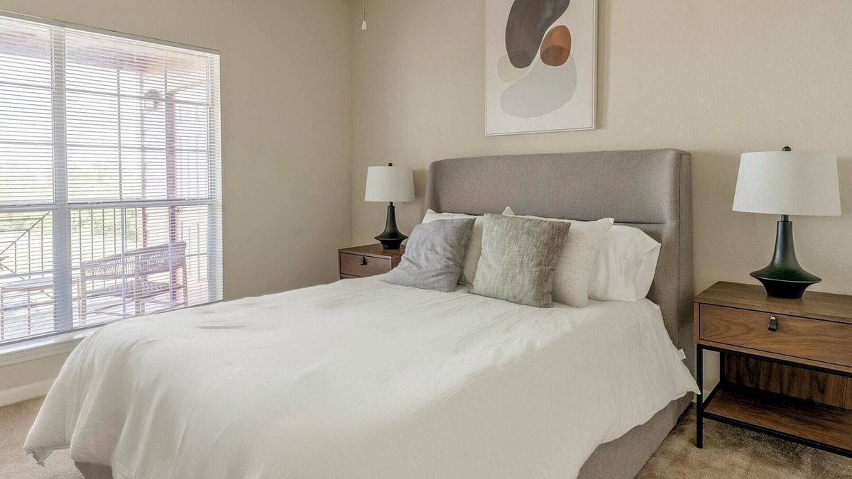 Southbelt/Ellington Apartment | Landing | Modern 1BD, Pool, Gym