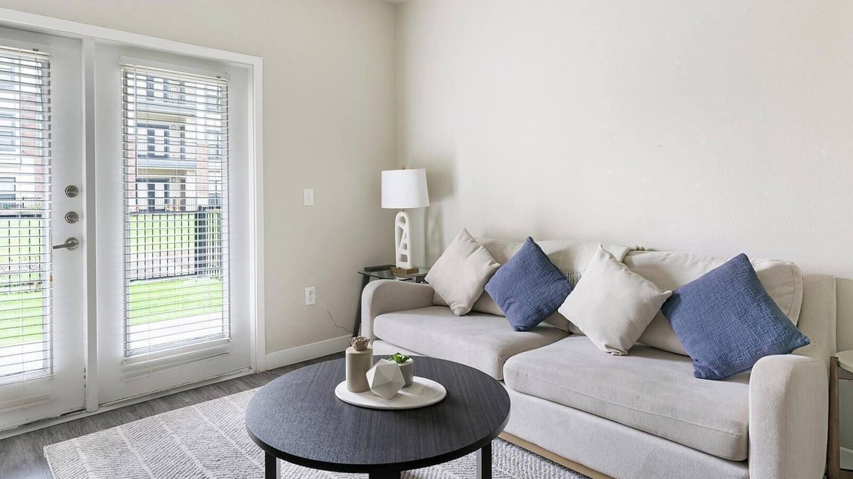 Katy Apartment | Landing | Modern 2BD, Pool, Courtyard