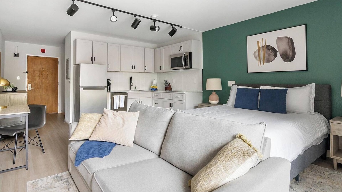 Northeast Raleigh Apartment | Landing | Modern Studio, Gym, Pool