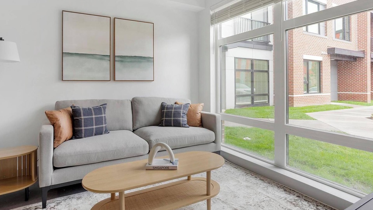 Richmond Apartment | Landing | Modern Studio, Gym, Pool