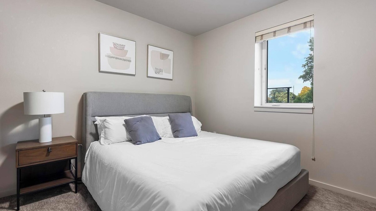 Hayden Island Apartment | Landing | Spectacular 1BD, Courtyard, Gym
