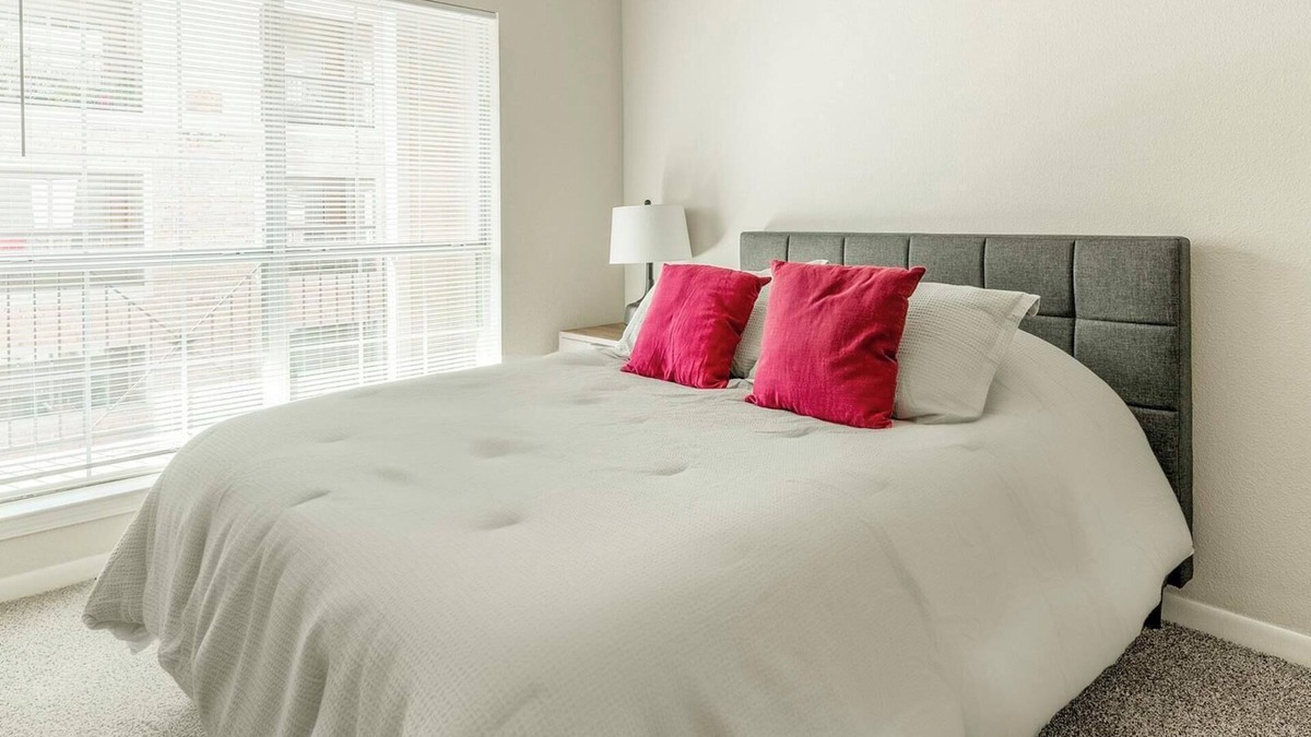 Southbelt/Ellington Apartment | Landing | Spectacular 1BD, Clubhouse, Pool
