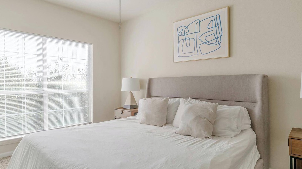 Southbelt/Ellington Apartment | Landing | Spectacular 1BD, Gym, Game Room