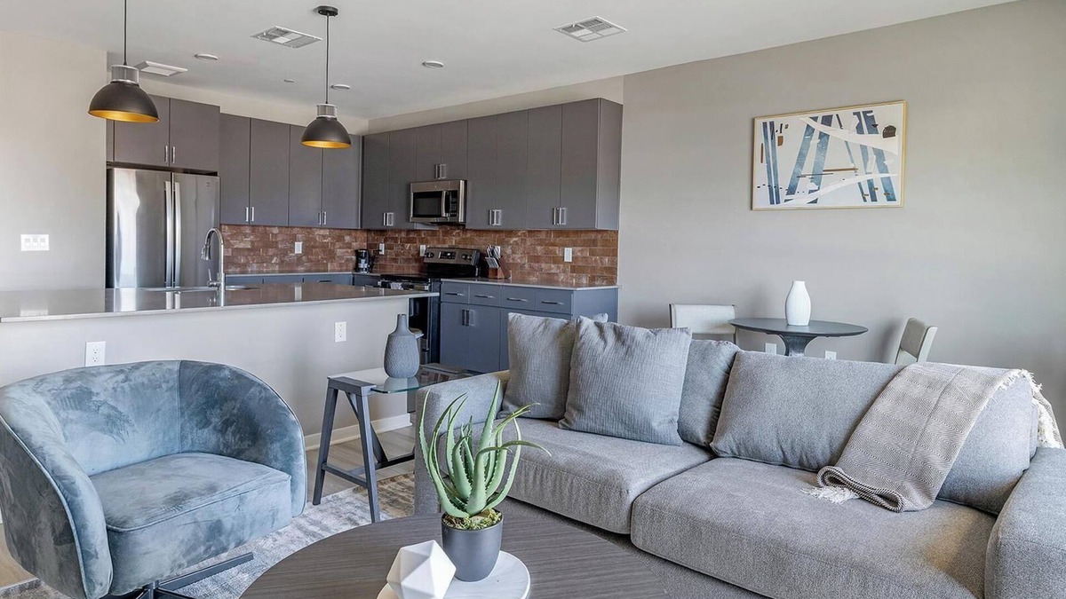Warehouse District Apartment | Landing | Spectacular 1BD, Rooftop Lounge