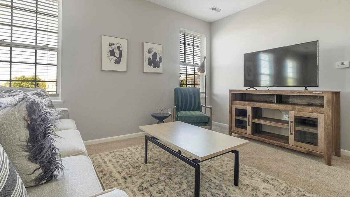 Canal Winchester Apartment | Landing | Stunning 1BD, Clubhouse, Gym
