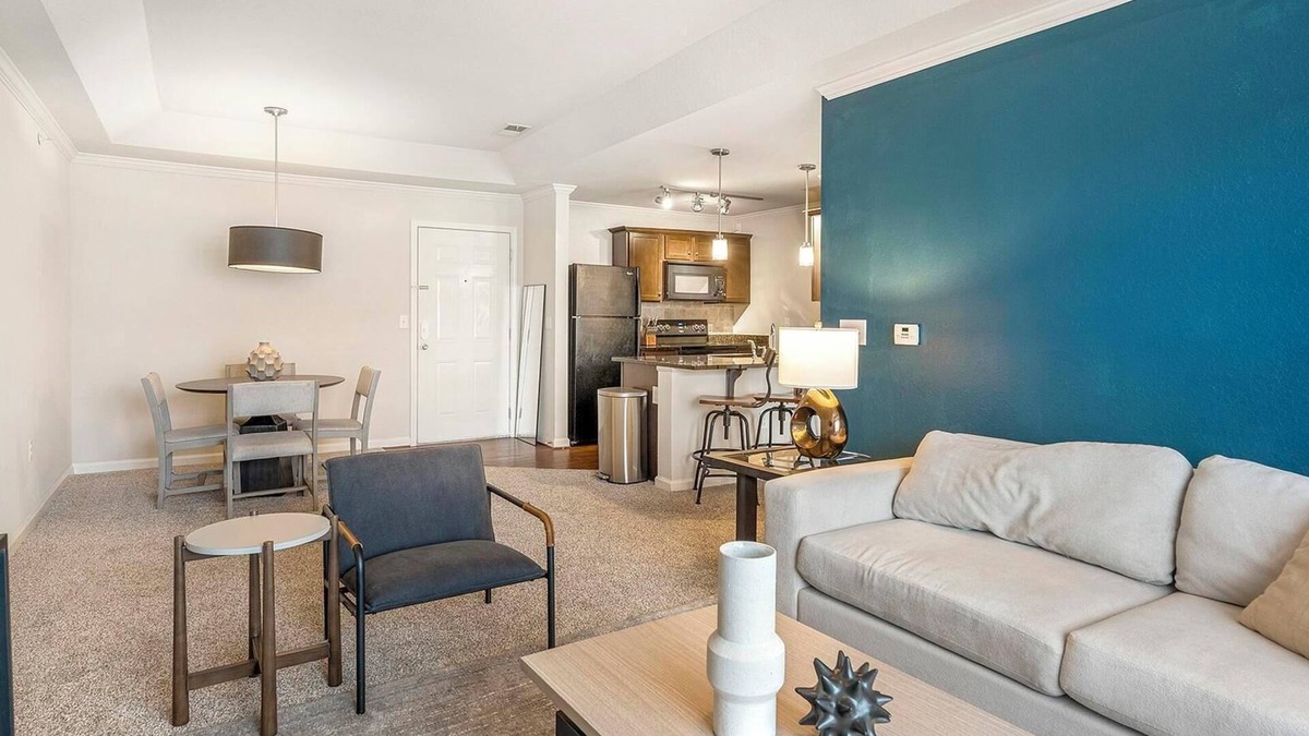 Conestee Apartment | Landing | Stunning 2BD, Pool, Courtyard