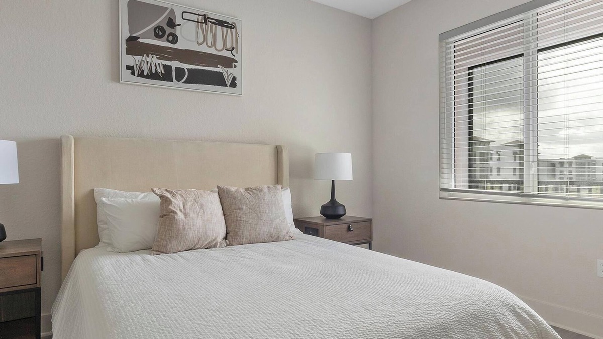 Palmetto Apartment | Landing | Stunning 2BD, Yoga Studio, Pool