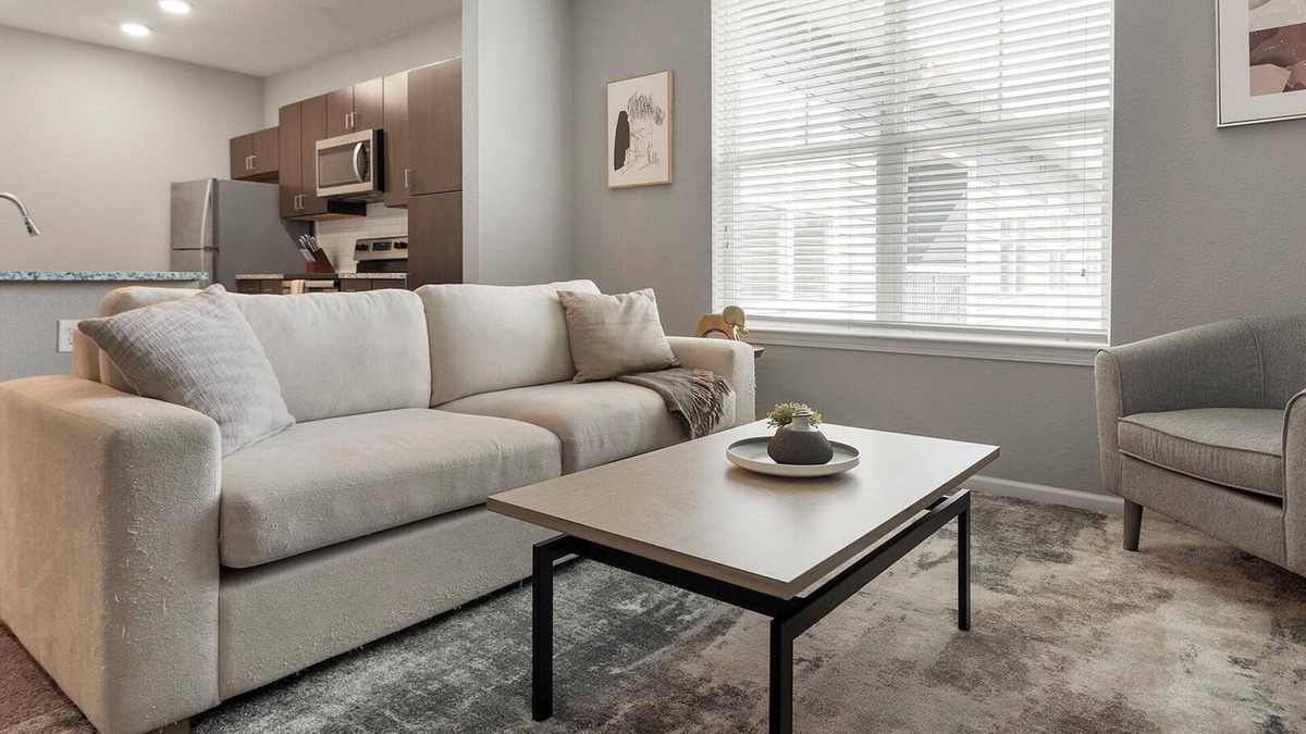 Chesterfield Apartment | Landing | Stylish 1BD, Courtyard, Gym
