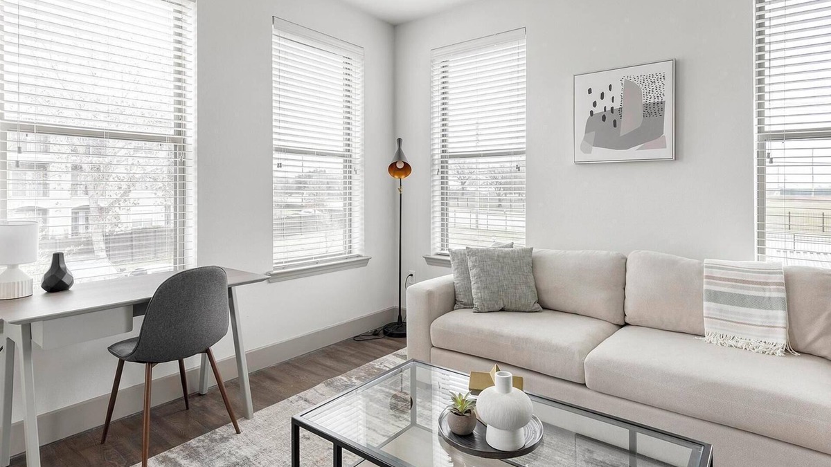 Haltom City Apartment | Landing | Stylish 1BD, Pool, Gym