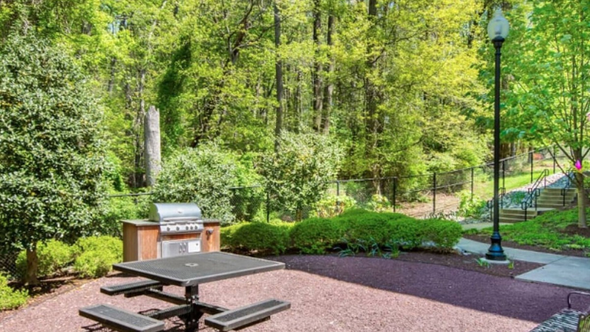Chillum Apartment | Landing | Stylish 1BD, Courtyard, Clubhouse