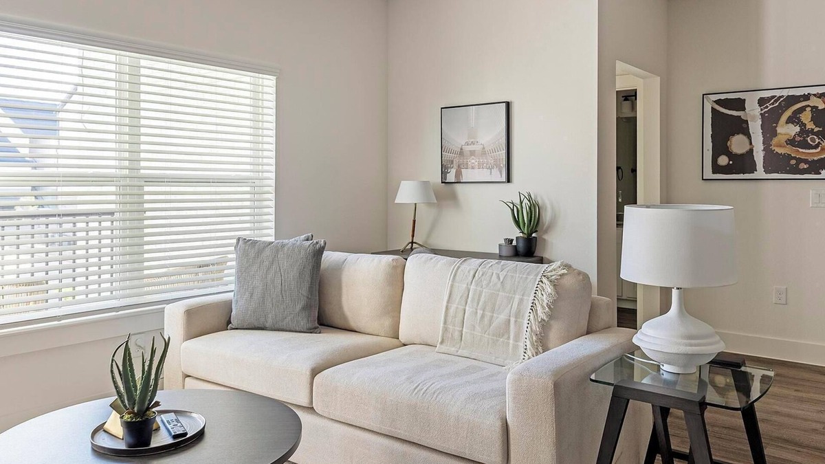 Venus Apartment | Landing | Stylish 2BD, Clubhouse, Gym