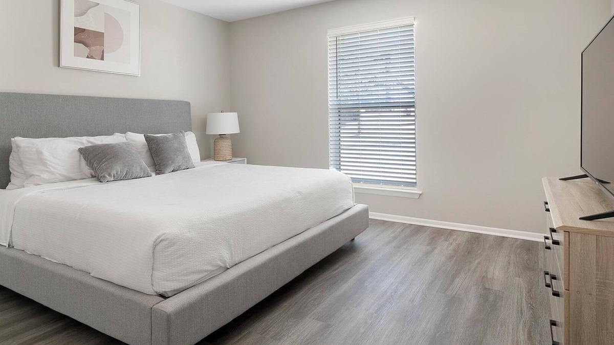 Homewood Apartment | Landing | Stylish 1BD, Clubhouse, Gym